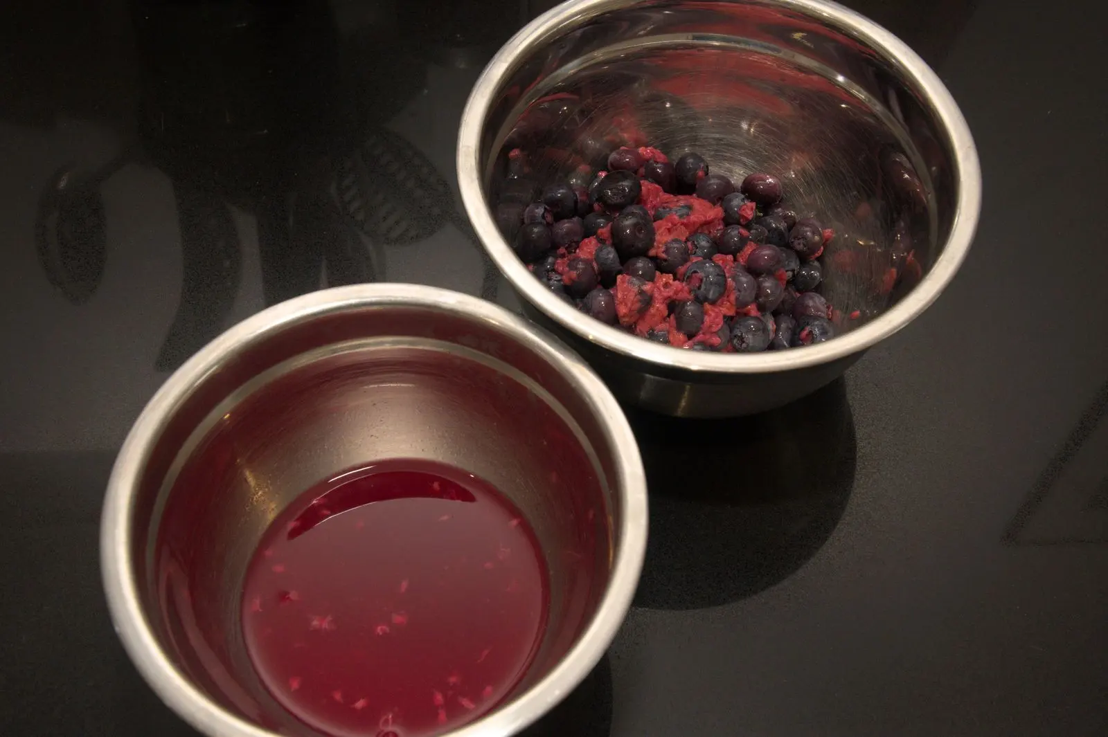 Finished lacto-fermented fruit with separate brine